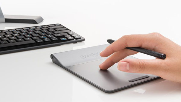 Внешний тачпад Wacom Bamboo Pad, который поддерживает перьевой и ...